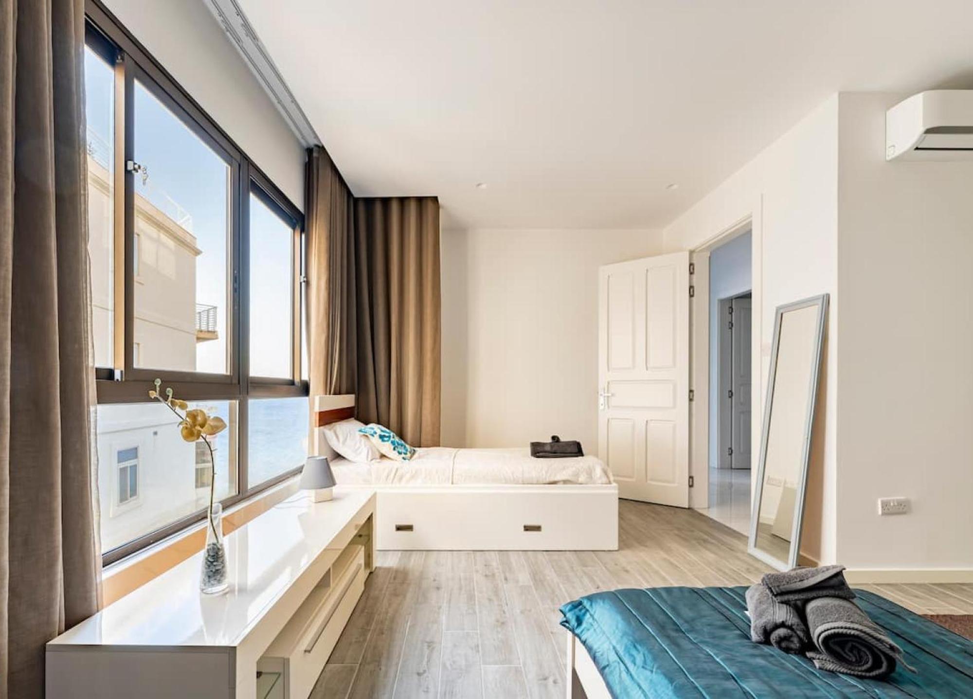 Sea View Luxury Haven Living & 3Bedrooms Seafront Sliema Exteriör bild